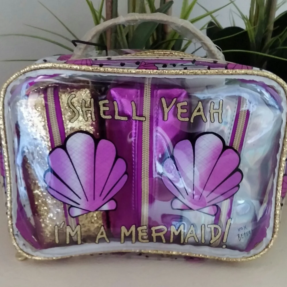 Betsey Johnson makeup storage cases. Set of 4. NWT